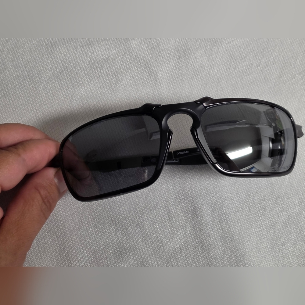Oakley BADMAN Men’s Black Polarized Sunglasses - - Picture 5 of 6